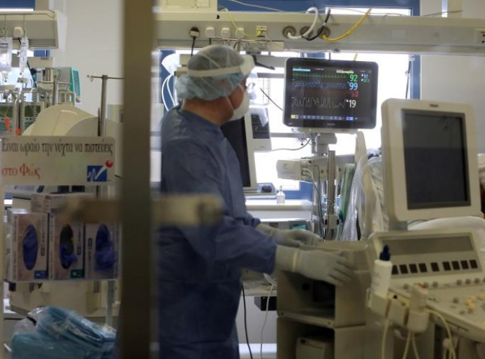 Ενας θάνατος, 528 νέα περιστατικά COVID ανακοινώθηκαν την Δευτέρα